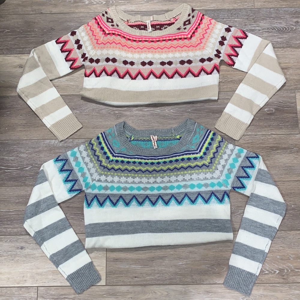 👚👕 2  long sleeve Red Camel Aztec Striped Sweaters